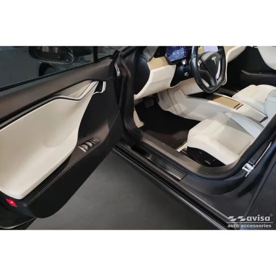 Lävepaku liistud - Tesla Model S (2012-)