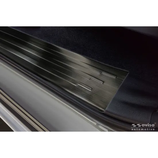 Lävepaku liistud - Toyota Hilux (2020-)