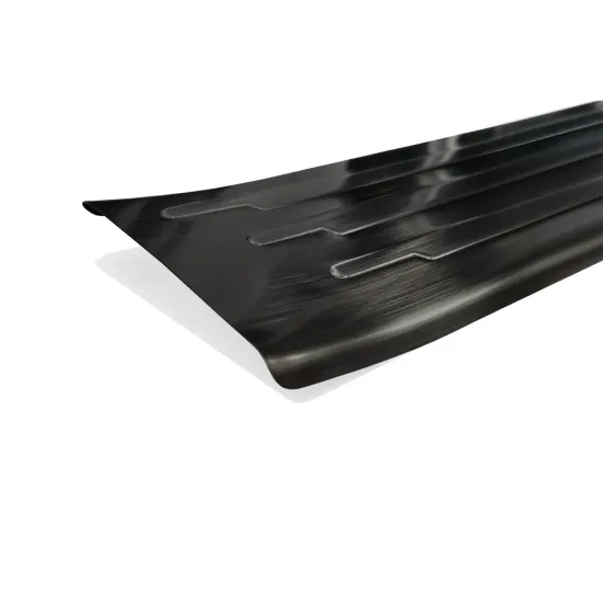 Lävepaku liistud - Toyota Hilux (2020-)