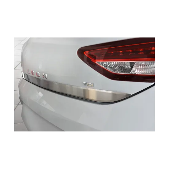 Dekoratiivliist tagaluugile - Seat Leon (2013-2020)