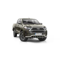 Madal esiraud "kihvadega" - Toyota Hilux (2021 -)