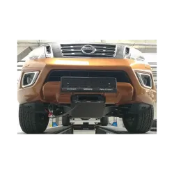 Radiaatori kaitse peidetud vintsikinnitusega - Nissan Navara NP300 (2015 -)