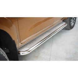 Stainless steel side steps with checker plate - Nissan Navara (2015 -)