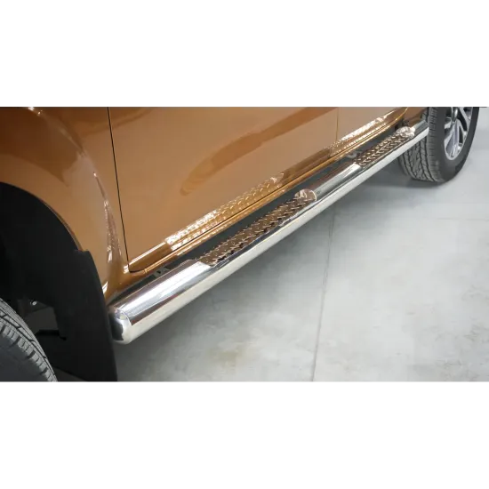 Küljerauad astmetega - Nissan Navara (2015 -)