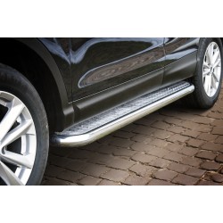 Stainless steel side steps with checker plate - Nissan Qashqai (2013 - 2017)