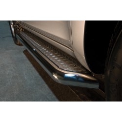 Stainless steel side steps with checker plate - Toyota RAV4 (2006 - 2010)