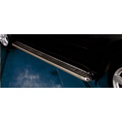 Stainless steel side steps with checker plate - Nissan X-Trail (2007 - 2010)