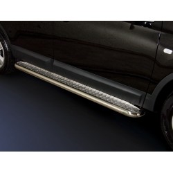 Stainless steel side steps with checker plate - Nissan Qashqai (2010 - 2013)