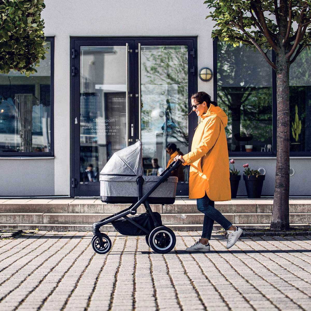Thule Sleek
linnavanker alumiiniumi / sügavmus koos vankrikorviga sügavmusta