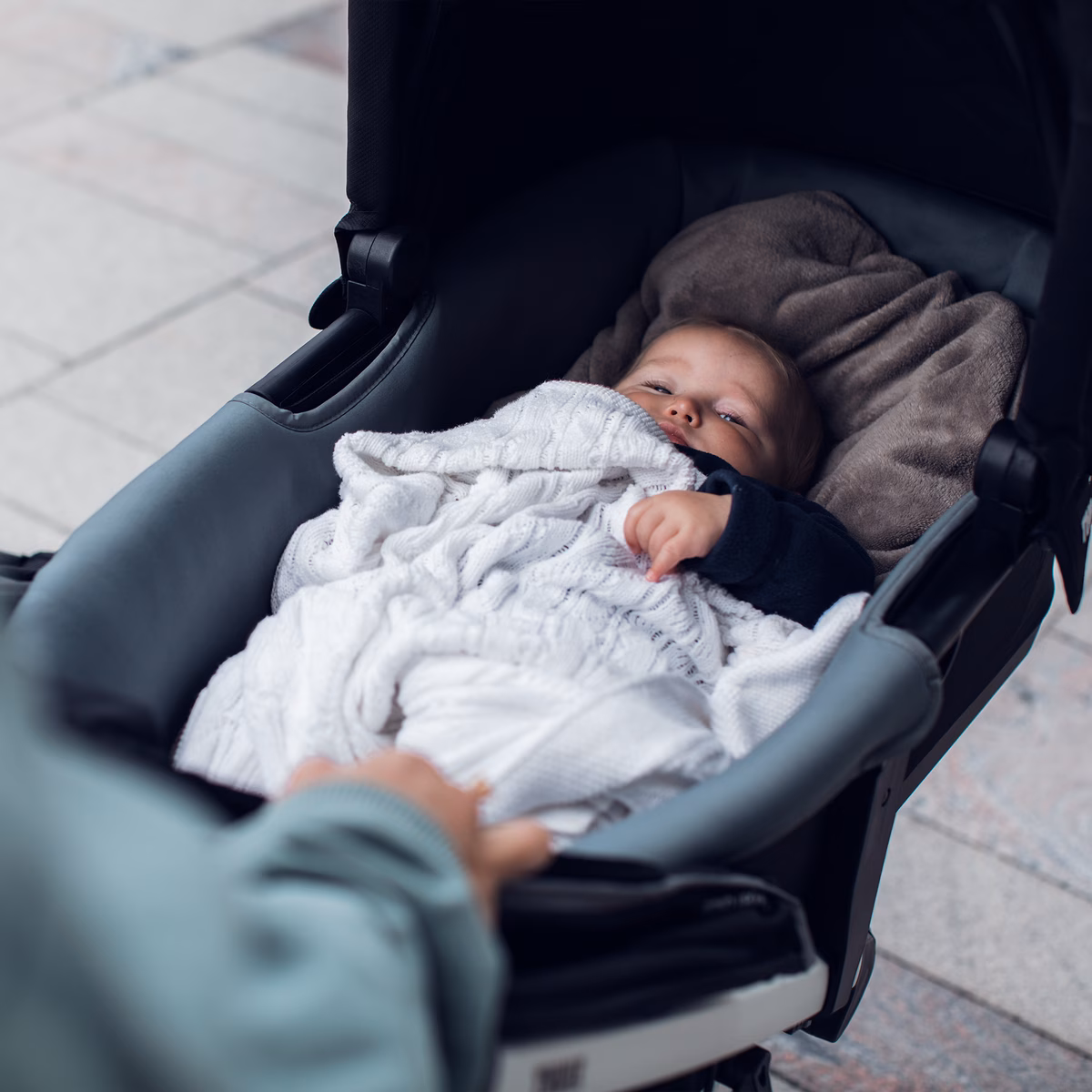 Thule Urban Glide bassinet
vankrikorv must