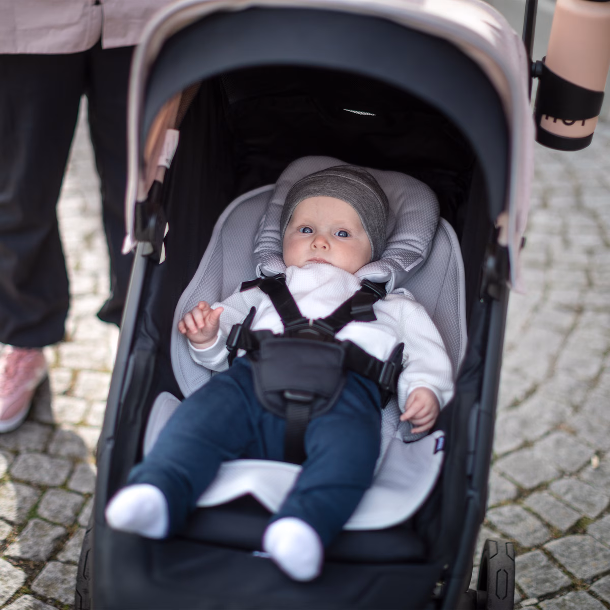 Thule newborn inlay
sisematerjal vastsündinule pehme hall