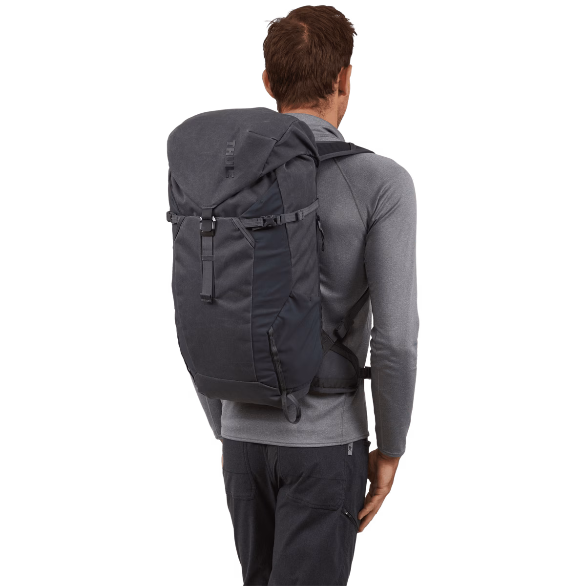 Thule AllTrail X
25 l matkaseljakott obsidian hall