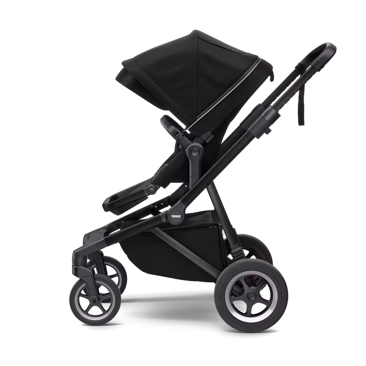 Thule Sleek
linnavanker sügavmust mustal