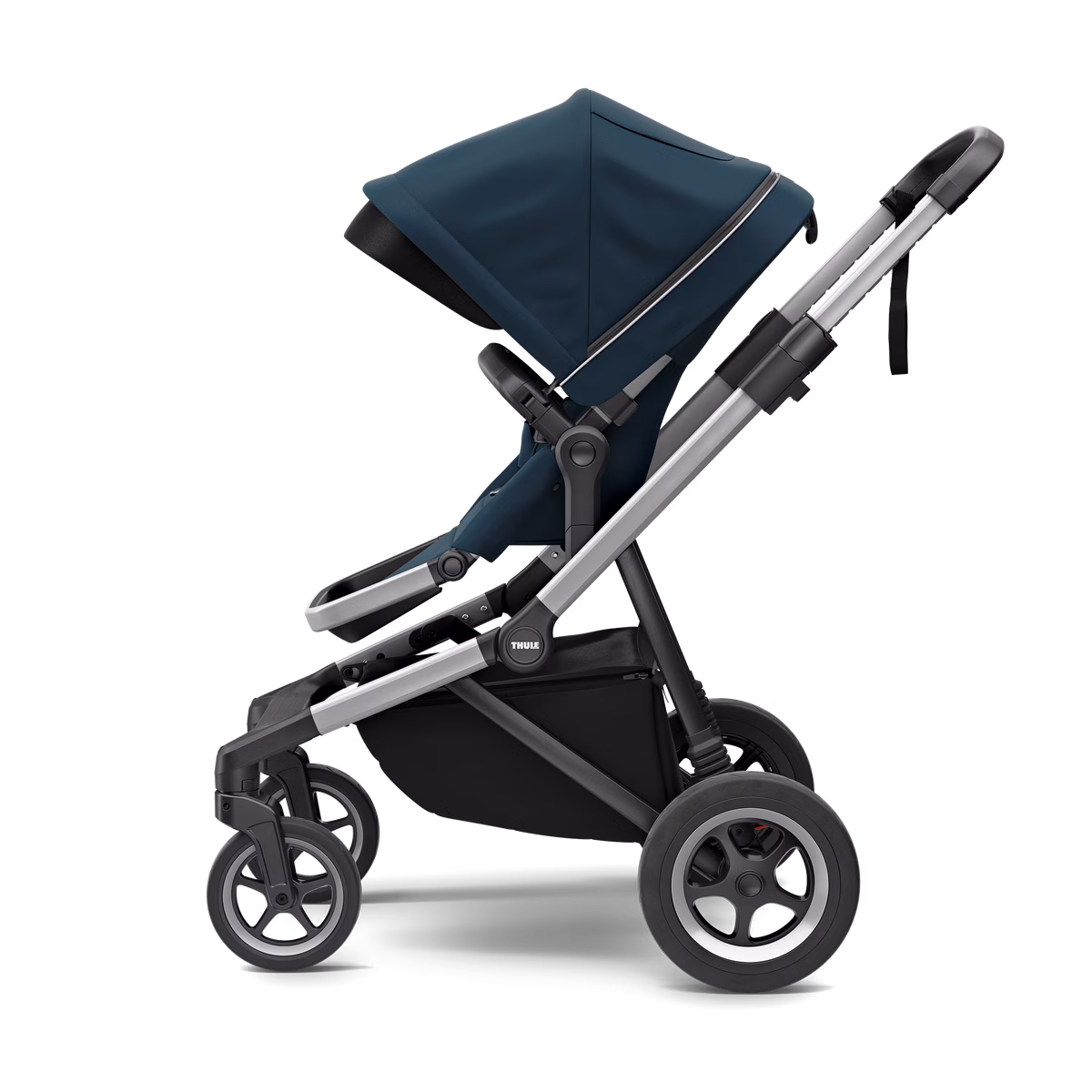 Thule Sleek
linnavanker alumiinium / tumesinine koos vankrikorviga tumesinise