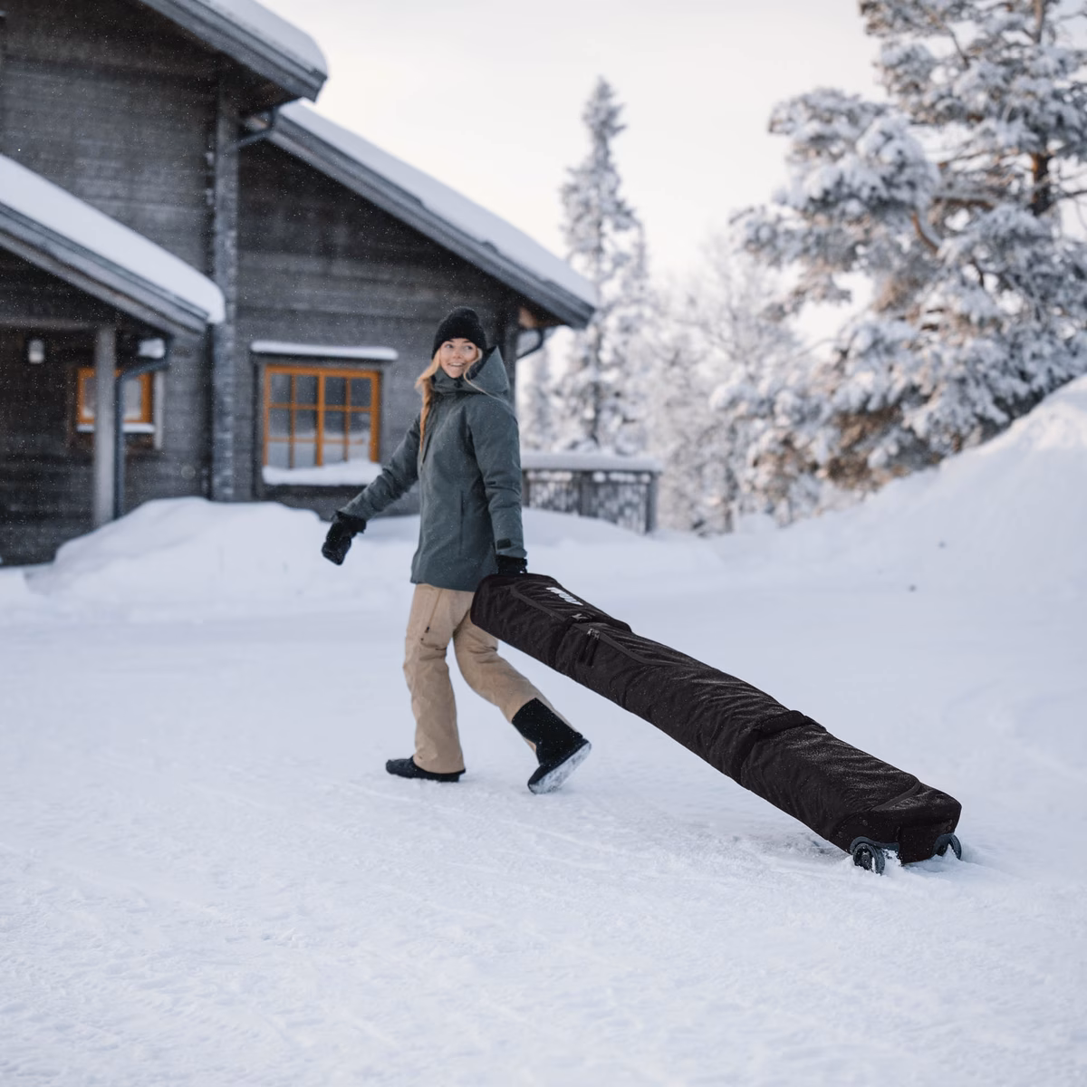 Thule RoundTrip
ratastega lumelauakott 165 cm must