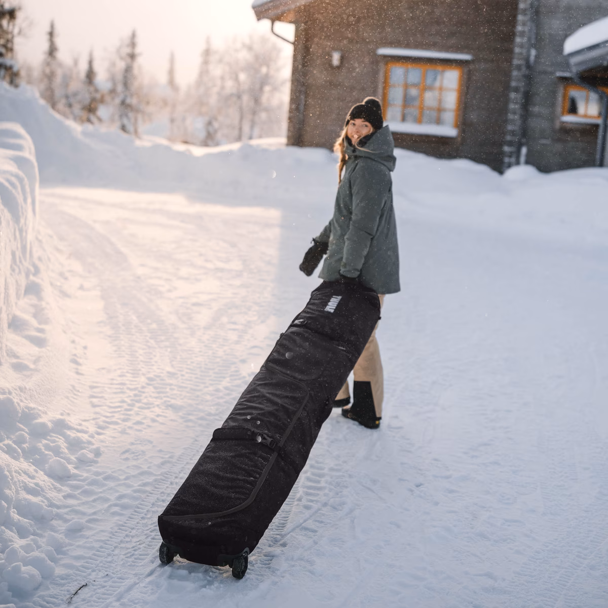 Thule RoundTrip
ratastega lumelauakott 165 cm must