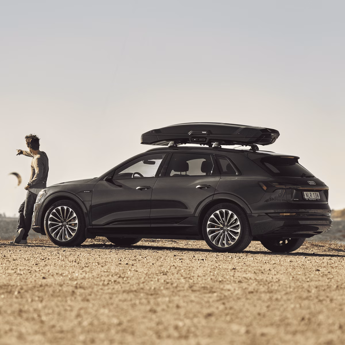Thule Vector Alpine
katuseboks must metallik