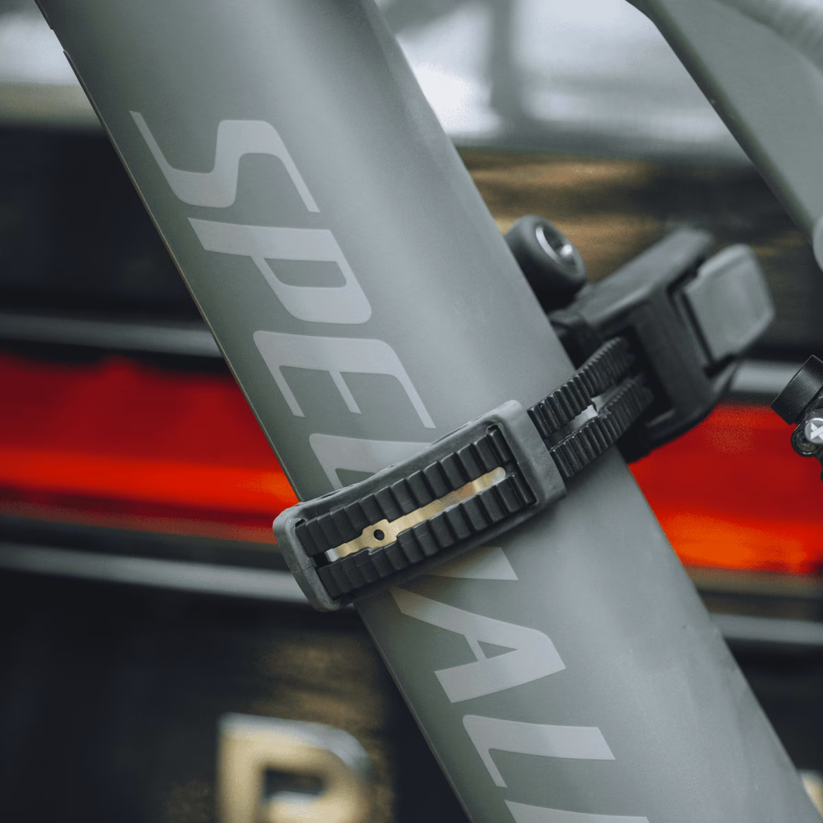 Thule Epos ParkSecure
3 ratta kokkupandav platvorm jalgrattahoidik veokonksule koos parkimisanduritega