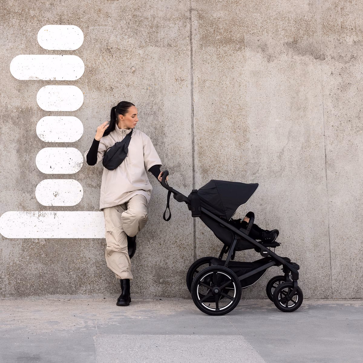 Thule Urban Glide 4-wheel
maastikukäru Must