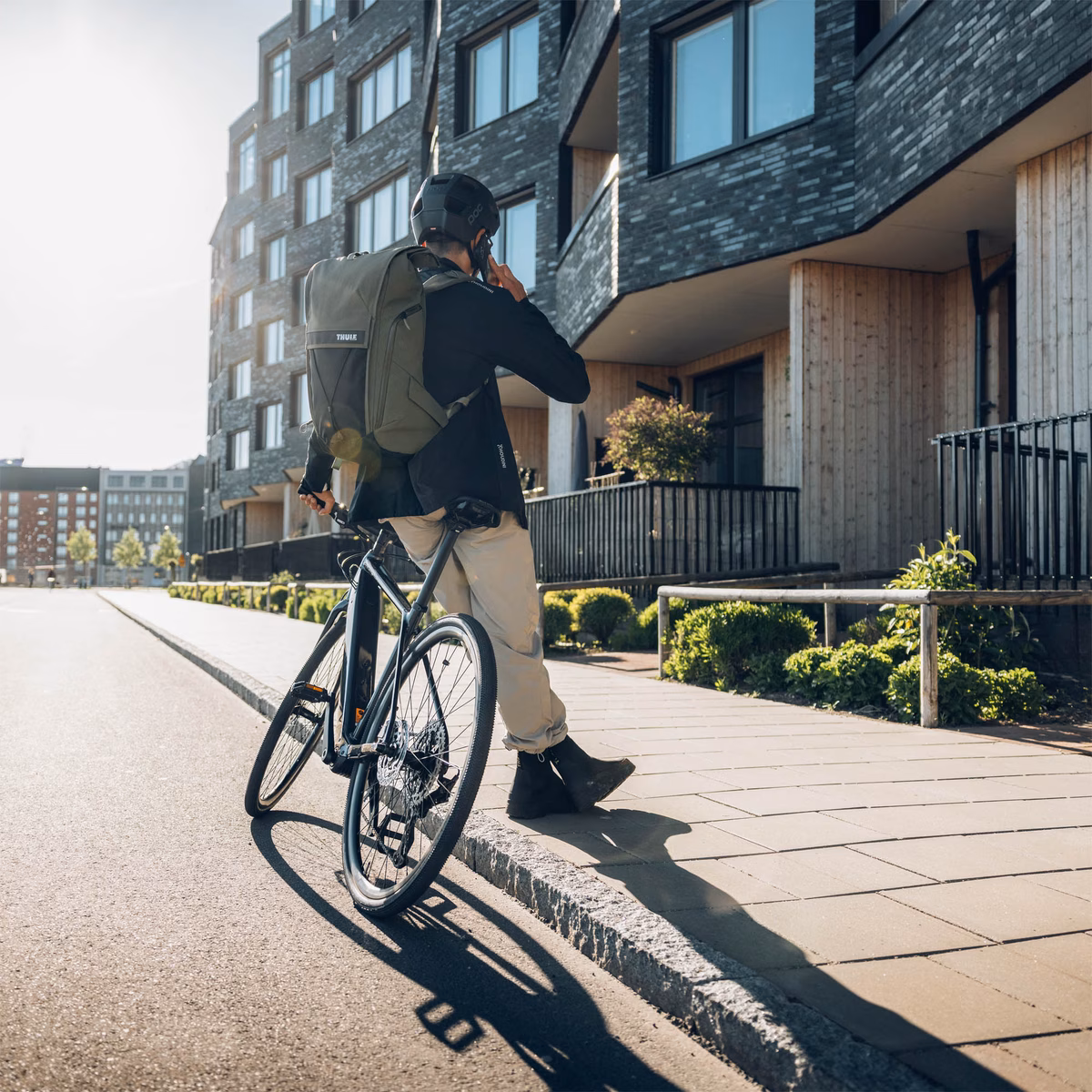 Thule Paramount
jalgratturist lähireisija seljakott pruun 20 liitrit