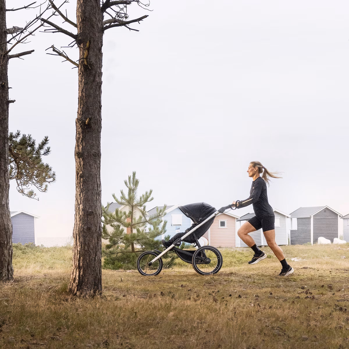 Thule Glide 3
iga maastiku käru ja jooksukäru Must