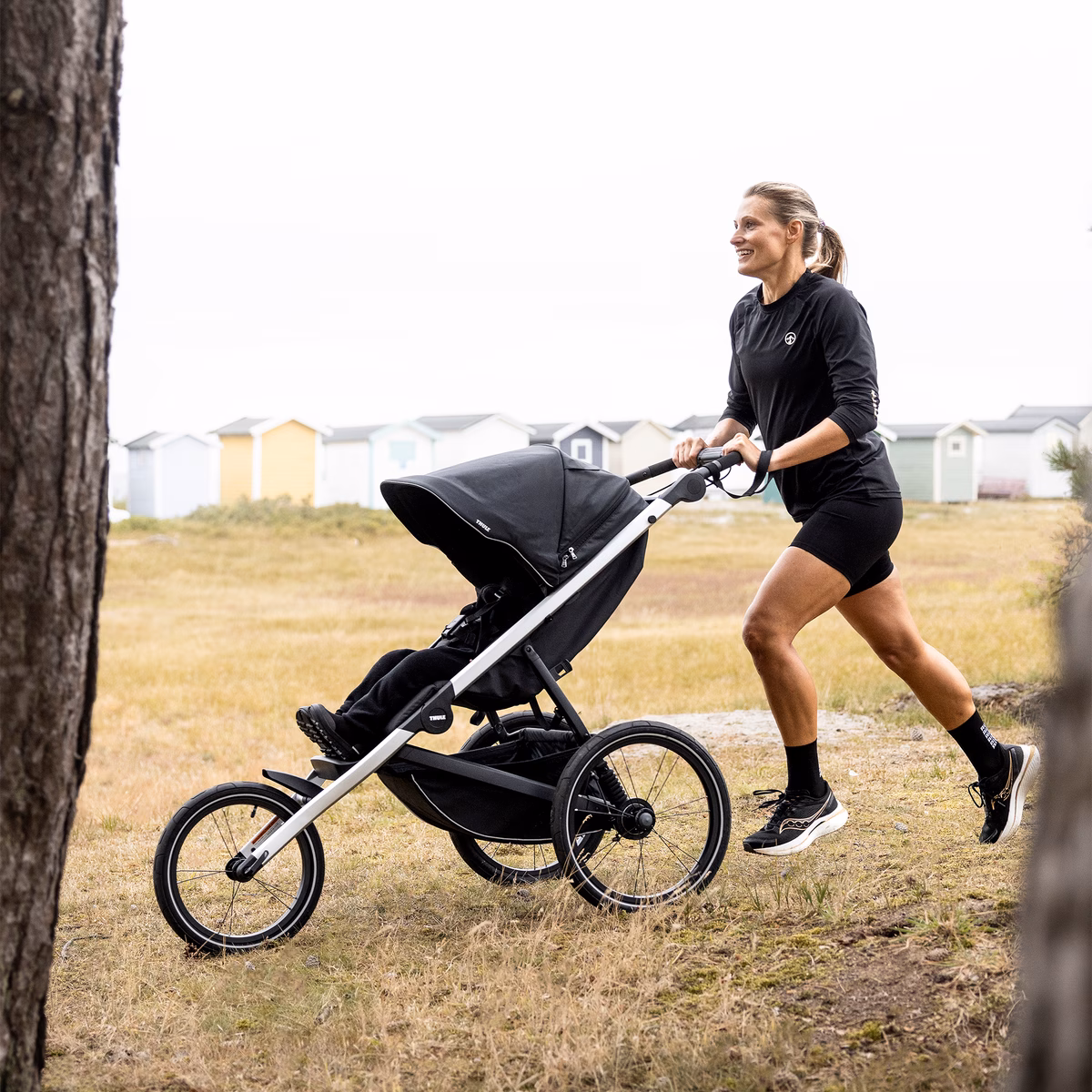 Thule Glide 3
iga maastiku käru ja jooksukäru Must