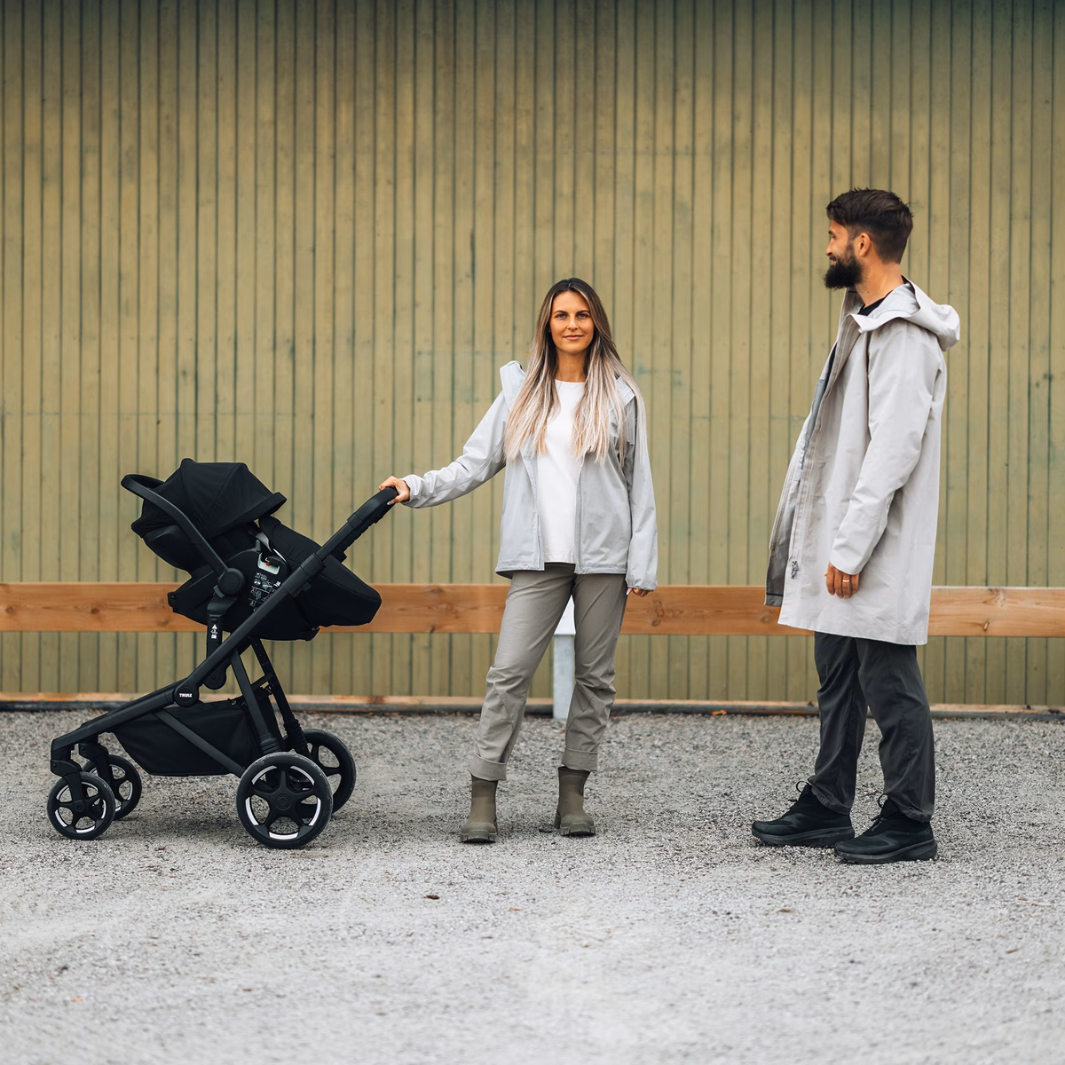 Thule Sleek 2
kohandatav käru must mustal