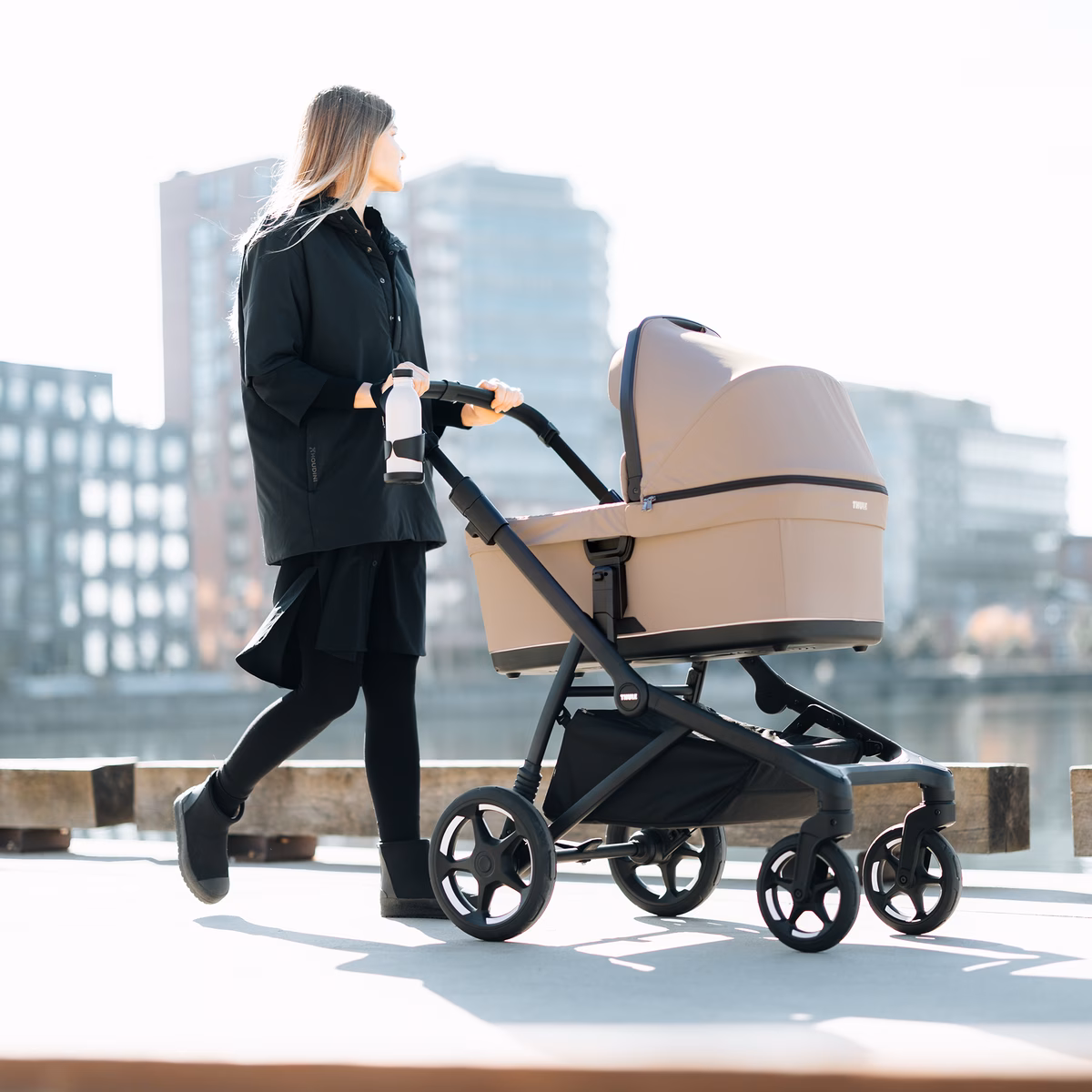 Thule Sleek 2 bundle
kohandatav jalutuskäru komplekt tuhmpruun mustal