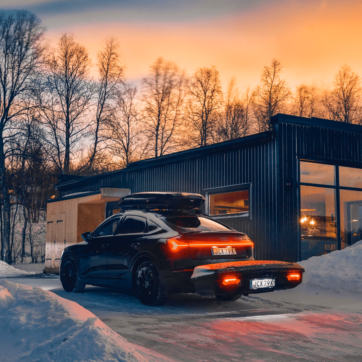 Thule Arcos box XL
eriti suur kõva kestaga veokonksu pagasiboks