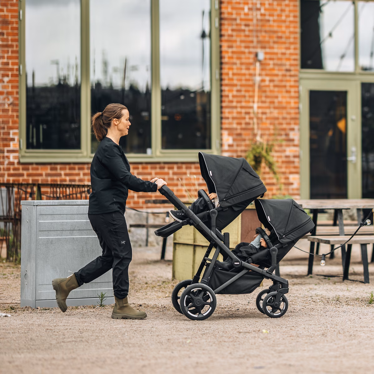 Thule Sleek 2 sibling seat
teise lapse iste tuhmpruun mustal