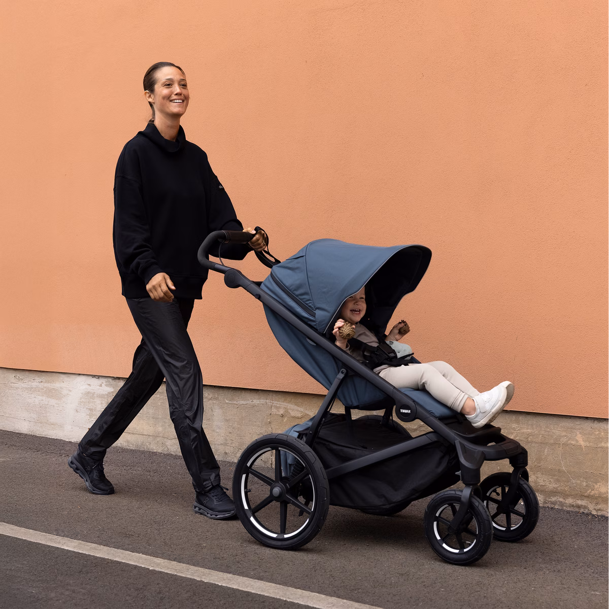 Thule Urban Glide 4-wheel
maastikukäru tume kiltkivi
