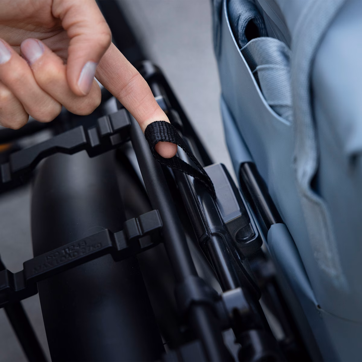 Thule InLock
universaalne pakiraami paneel must