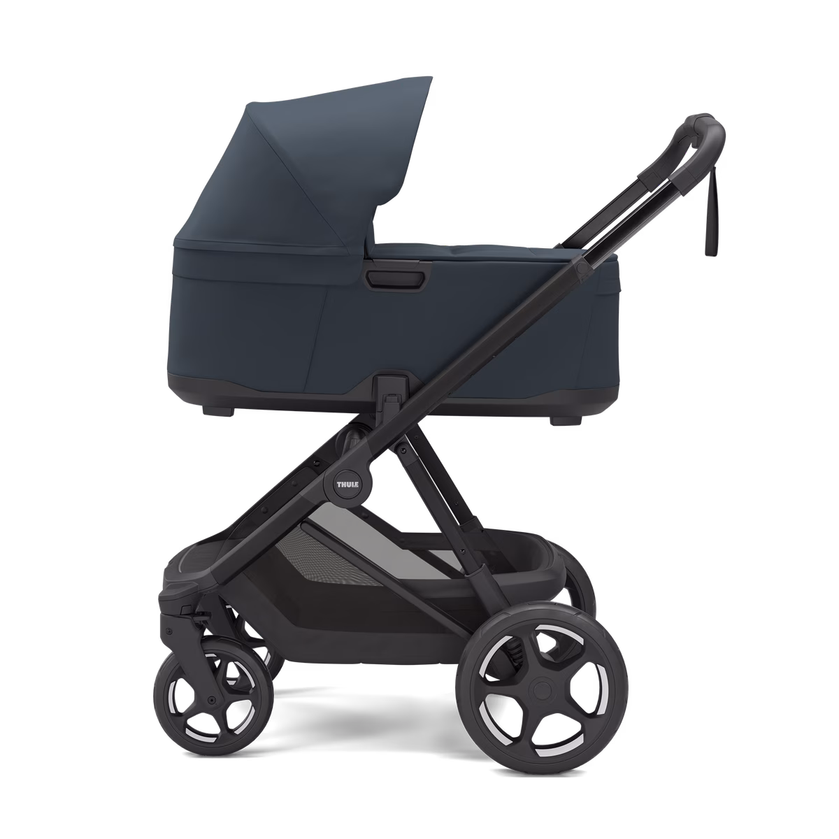 Thule Charm 2 in 1
täissuuruses jalutuskäru ja häll tumedaima sinine