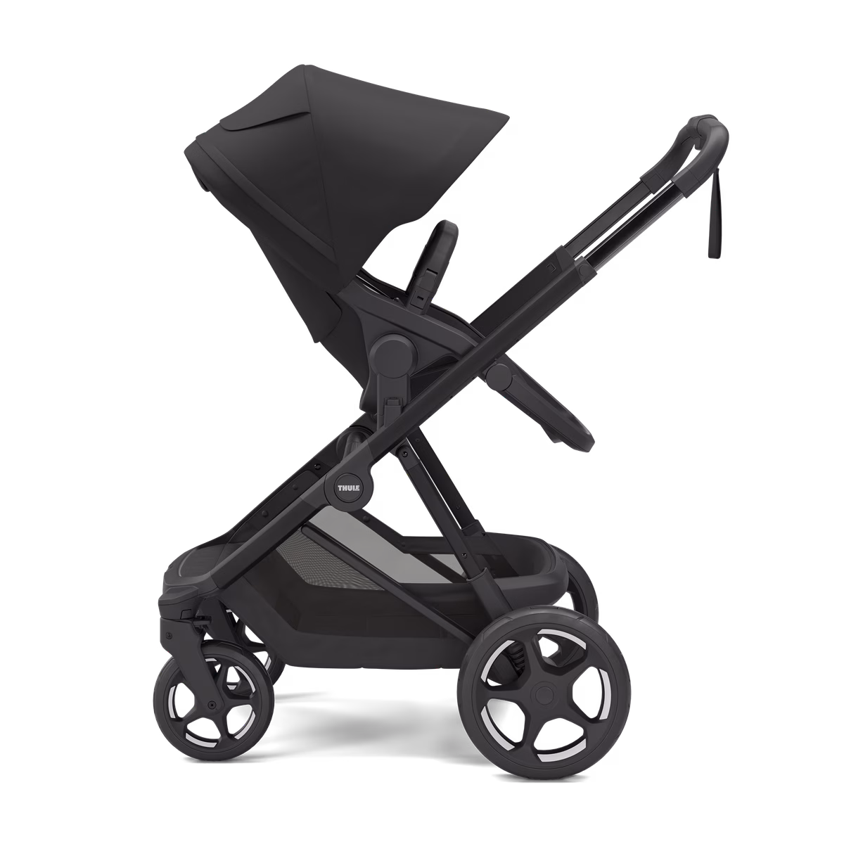 Thule Charm 2 in 1
täissuuruses jalutuskäru ja häll must