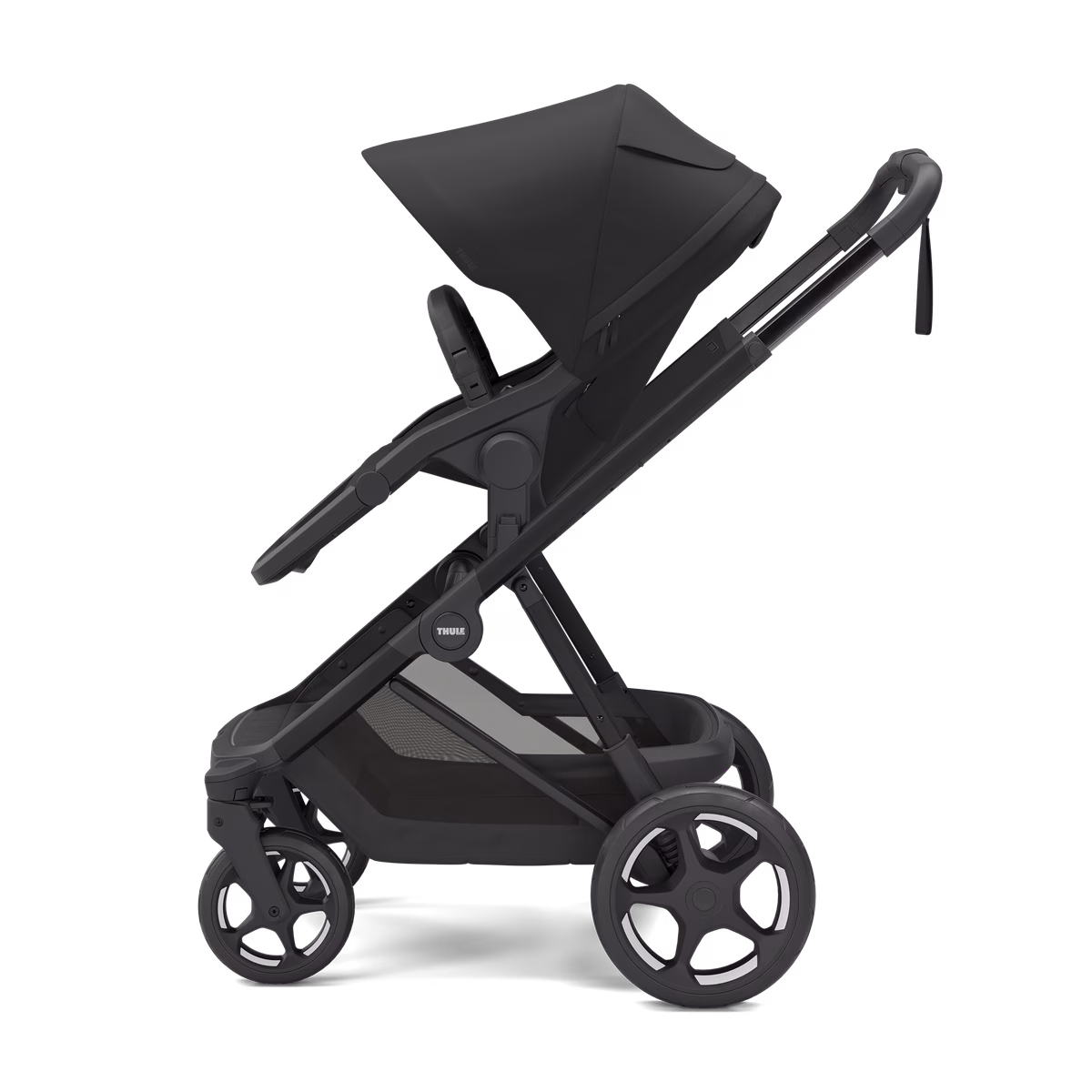 Thule Charm 2 in 1
täissuuruses jalutuskäru ja häll must