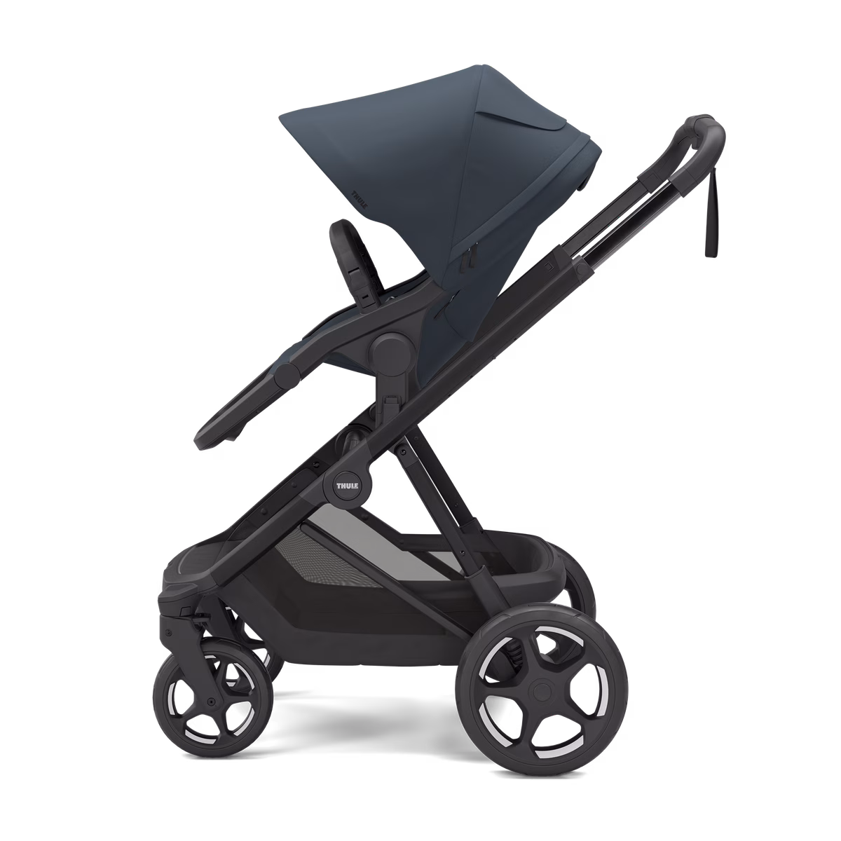 Thule Charm 2 in 1
täissuuruses jalutuskäru ja häll tumedaima sinine